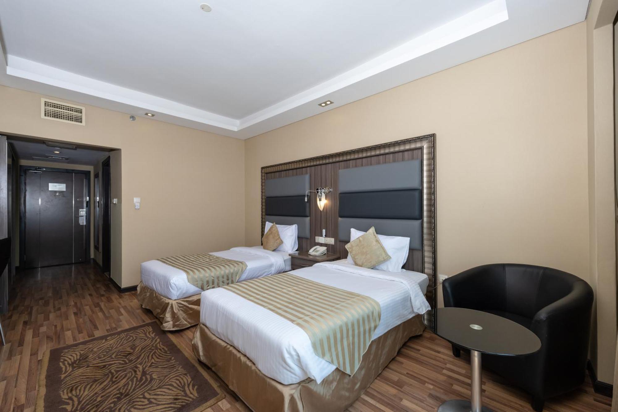 Pearl Swiss Hotel Dubai Exteriör bild